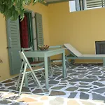Kalados -Beachfront Studios & Restaurant - * Kalando