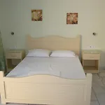 Apartment Kalados -Beachfront Studios & Restaurant -