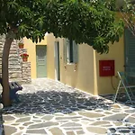 Kalados -Beachfront Studios & Restaurant - Apartment
