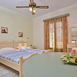 Apartment Kalados -Beachfront Studios & Restaurant -
