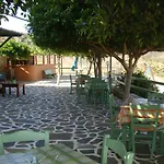 Kalados -Beachfront Studios & Restaurant - Apartment