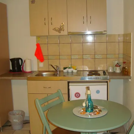 Kalados -beachfront & Restaurant - Apartment