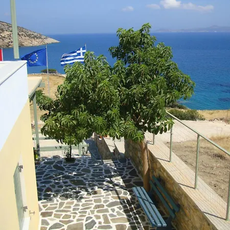 Kalados -Beachfront Studios & Restaurant - * Kalandó