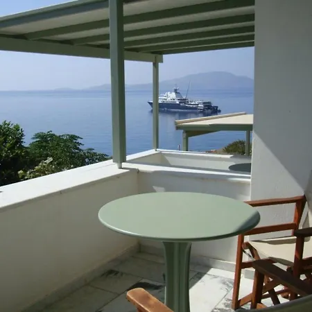 Kalados -beachfront & Restaurant - Apartment