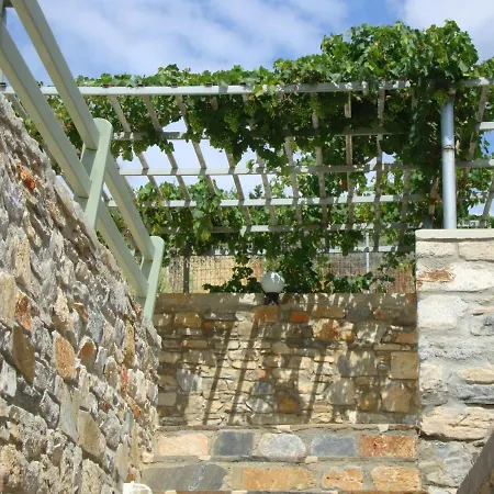 Kalados -Beachfront Studios & Restaurant - Kalandó