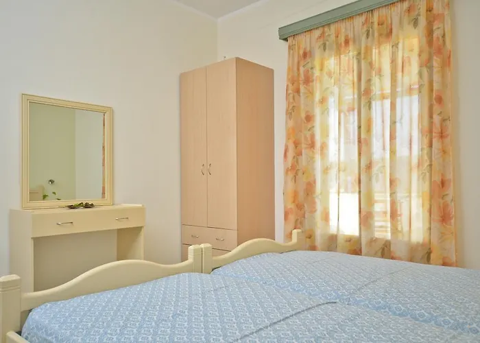 Kalados -Beachfront Studios & Restaurant - * Kalandó