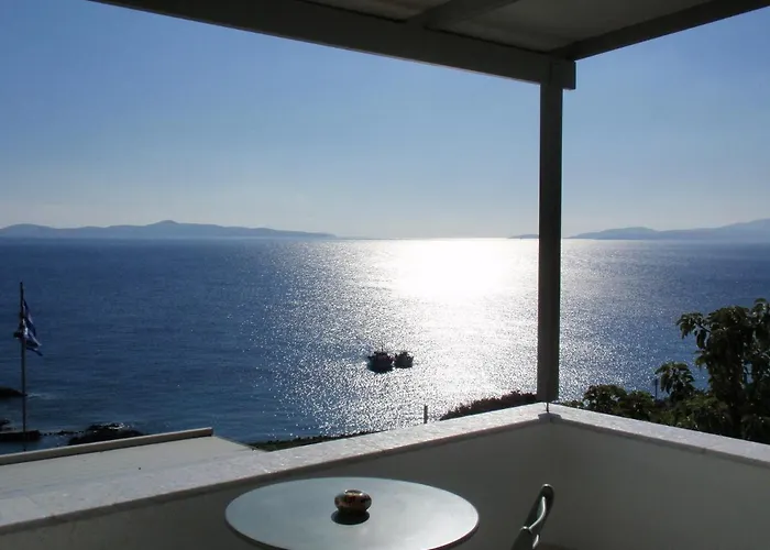 Kalados -Beachfront Studios & Restaurant - *