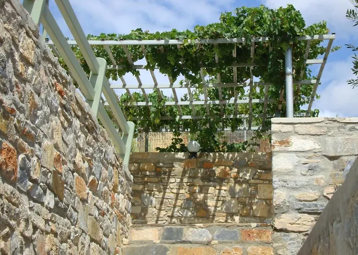 Kalados -Beachfront Studios & Restaurant - Kalandó