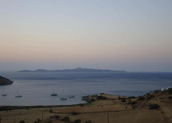 Kalados -Beachfront Studios & Restaurant - *