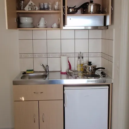 Kalados -Beachfront Studios & Restaurant - *