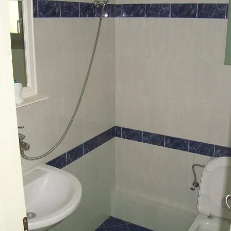 Kalados -beachfront & Restaurant - Apartment *