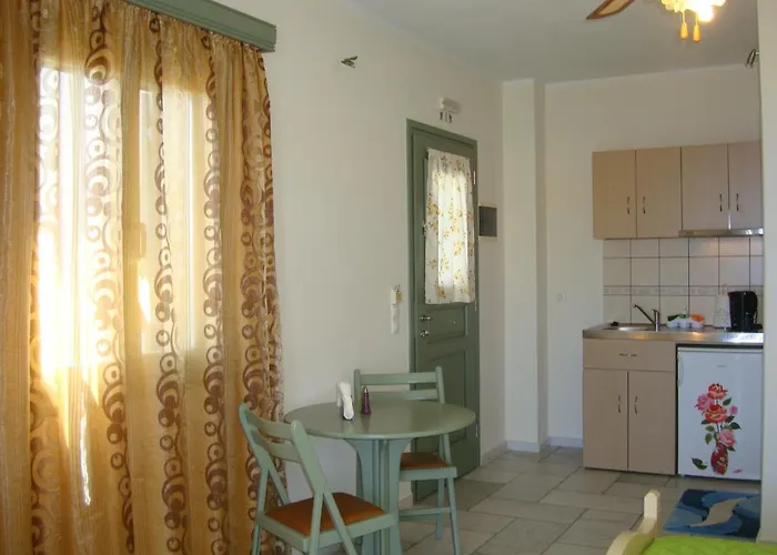 Kalados -Beachfront Studios & Restaurant - *