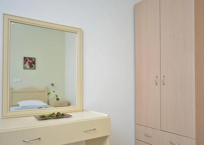 Kalados -Beachfront Studios & Restaurant - *