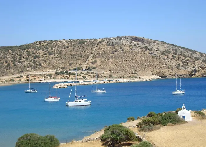 Kalados -Beachfront Studios & Restaurant - *